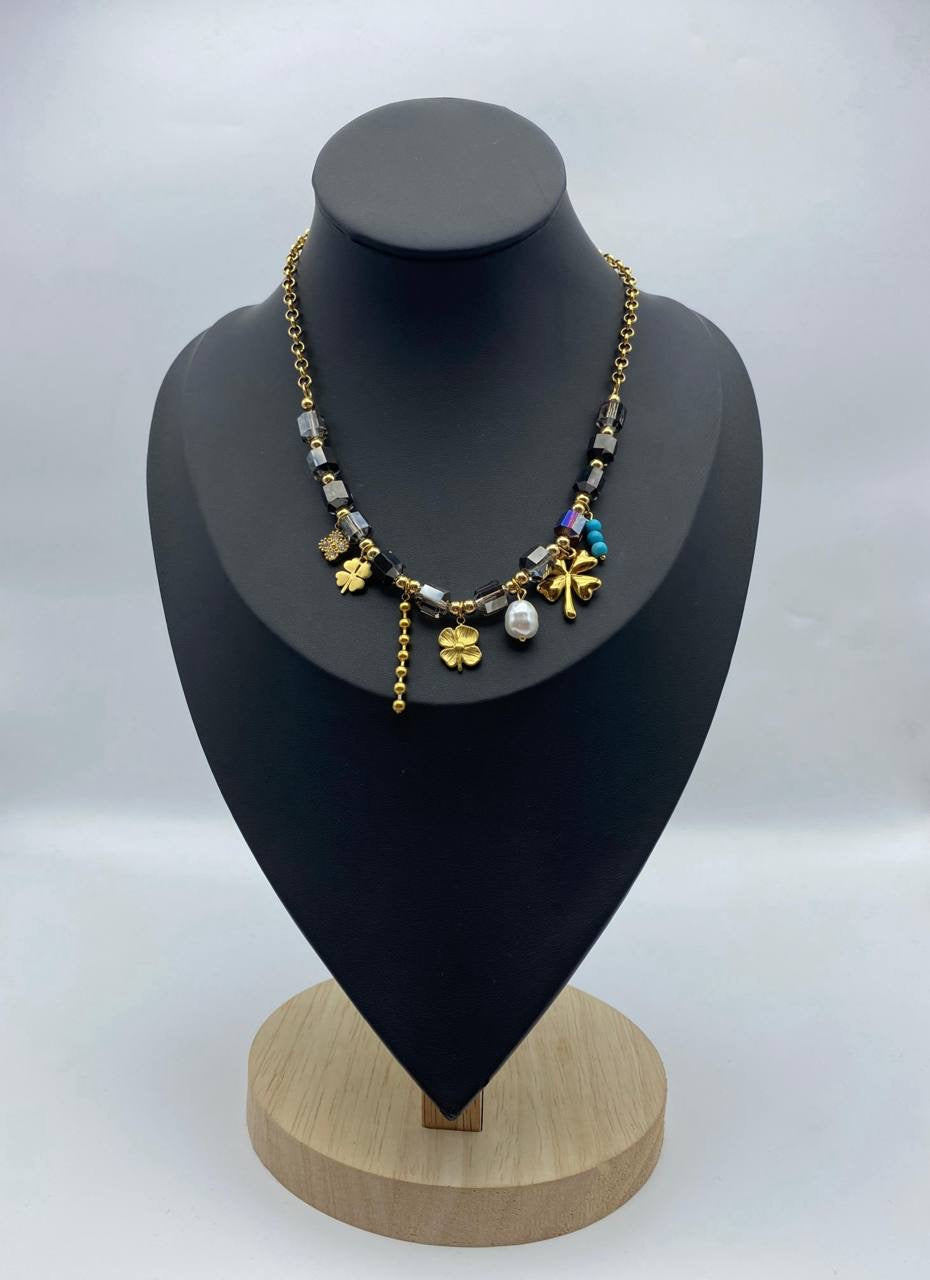 Noir Fleur Necklace